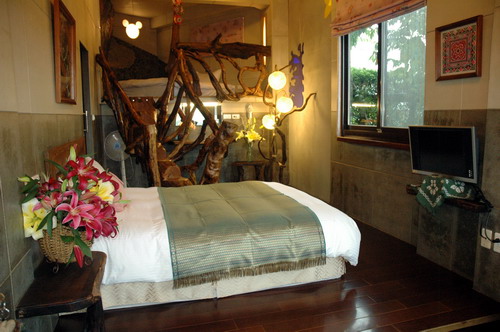 清境雲南風情民宿-檜木親子樓中樓四人房